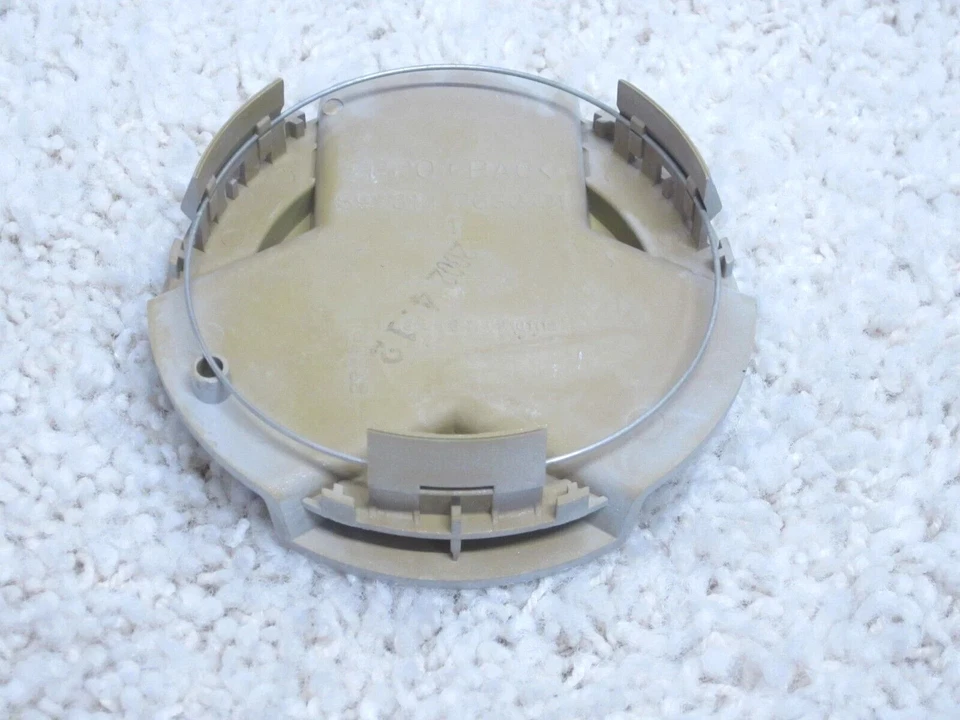 ISUZU AXIOM / RODEO OEM ALLOY WHEEL SILVER CENTER CAP 897314-7630-01 #2D-12 - Image 2 of 2