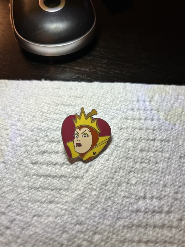 DLR 2007 Hidden Mickey Villains Collection Evil Queen Disney Pin 51771