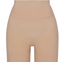 Skims Sculpting Butt Lifting Shorts Clay Medium