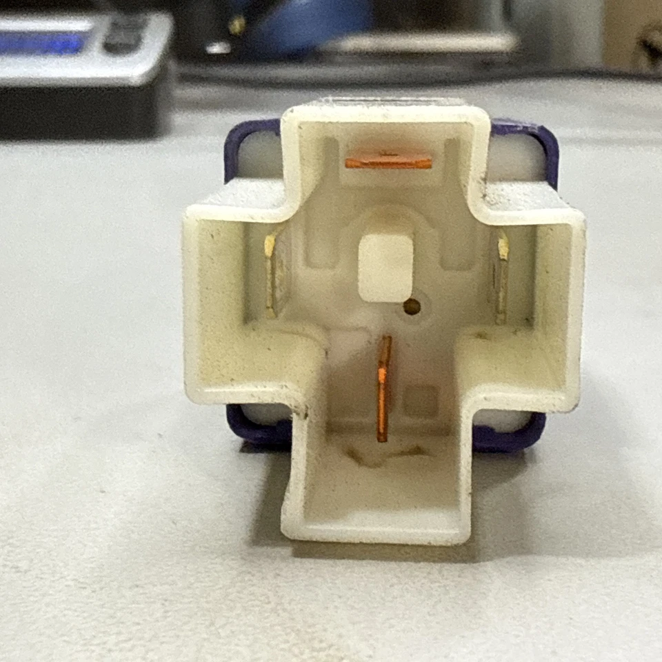 2830010020 MONTAJE RELÉ ORIGINAL TOYOTA, ARRANQUE 28300-10020 LS430 LEXUS Foto 2 de 4