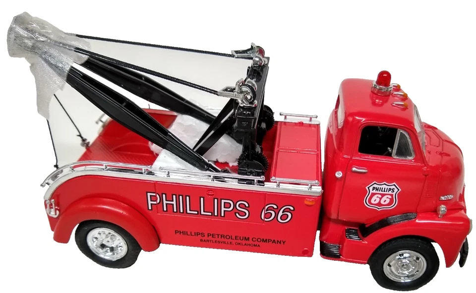 First Gear 1952 GMC Phillips Petro 66 Heavy Duty Wrecker 1:34 Die-Cast 19-1037 - Image 4 of 4