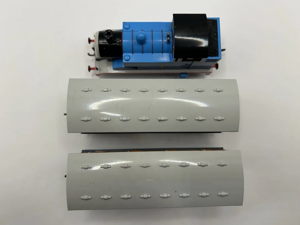 HO Bachmann Thomas & Friends Thomas, Annie, And Clarabel - (TESTED NICE) - Image 3 of 4