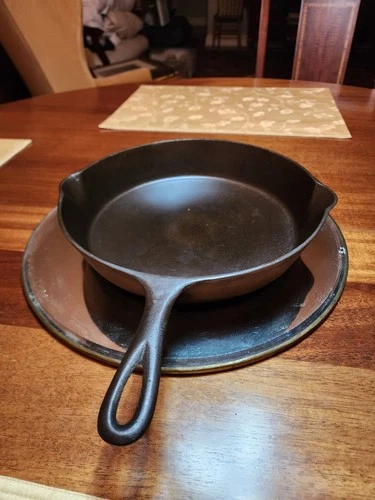 Perfectly Presrrved Vintage #8 3 Notch Lodge 10.5 Cast Iron Skillet 1955-1965