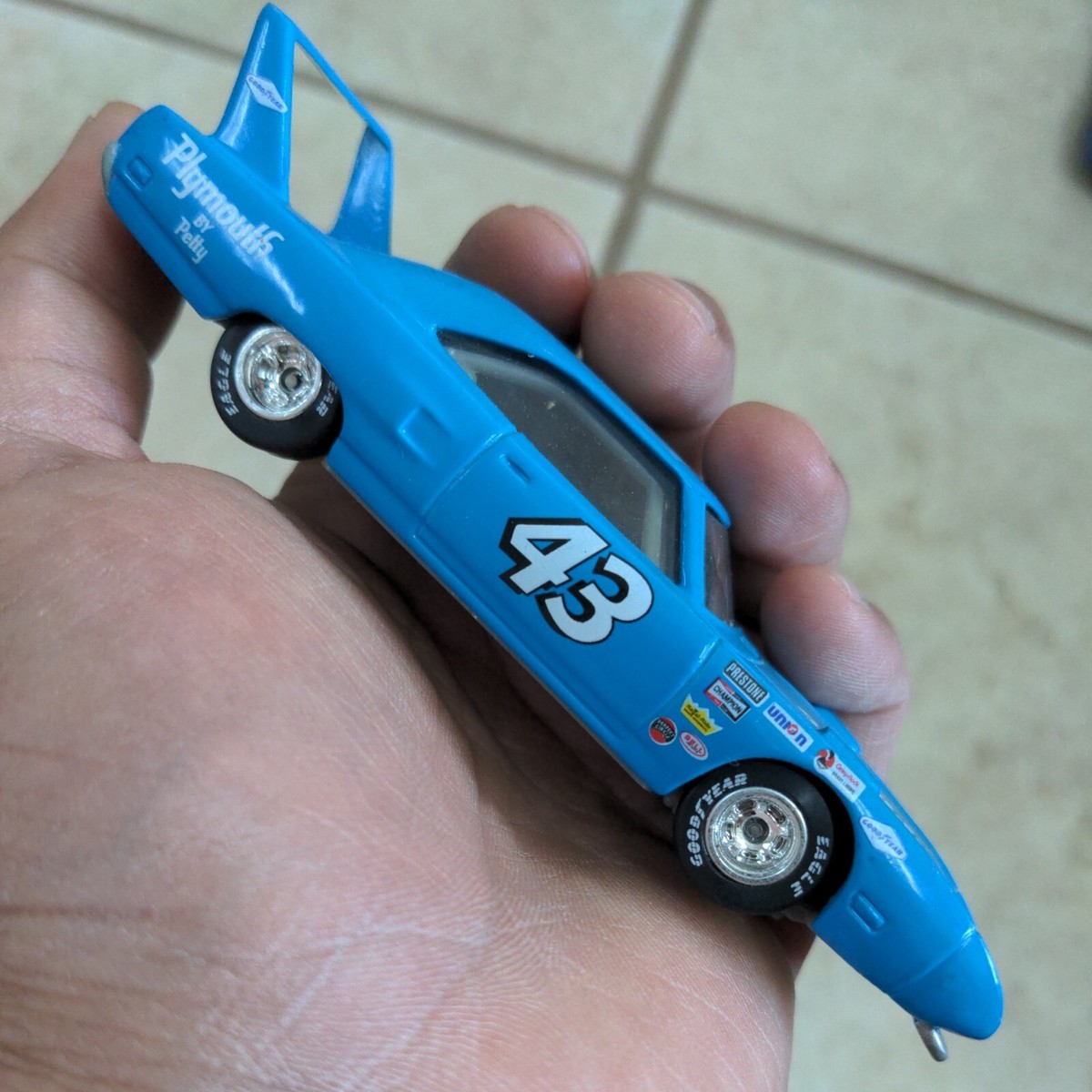 Racing Champions 1992 Plymouth by Petty 1970 Superbird 426 CI #43