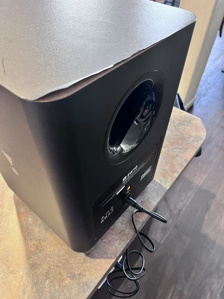 JBLSW 10 剧院低音炮将连接到 JBL 音箱棒“不包括在内” — 第 3/4 张图片