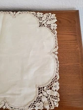 VTG Point de Venise Cotton Needle Hand Lace Tablerunner Doily 32x12 LOVELY!