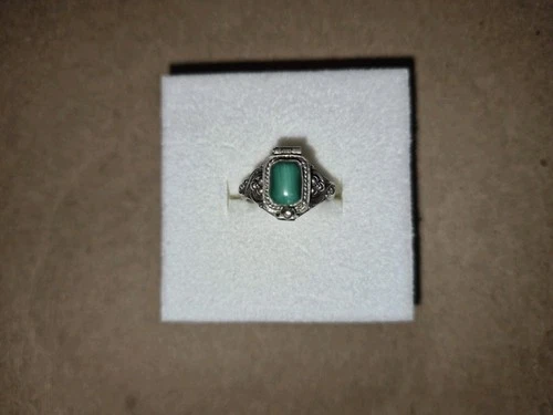 Vintage Poison Ring Hinged Silver With Malachite Stone Approximately Size 5