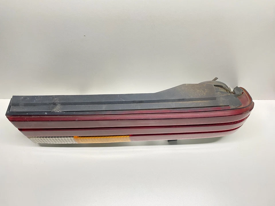 1986-1987 FORD TEMPO REAR RIGHT SIDE TAIL LIGHT LAMP OEM, 166-01247 - Image 3 of 4