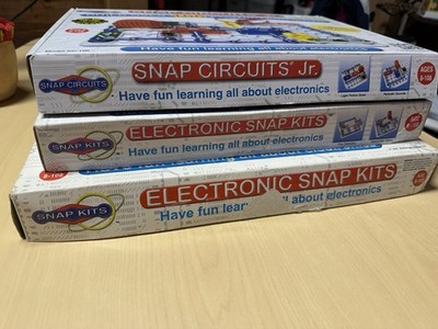Elenco Snap Circuits Lot  Projects 101, Jr. & very partial 300 set(see photos)