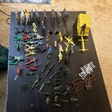 Cowboys& Indians Soldiers Horses Plastic Action Figures Play Set Blue Red Yellow