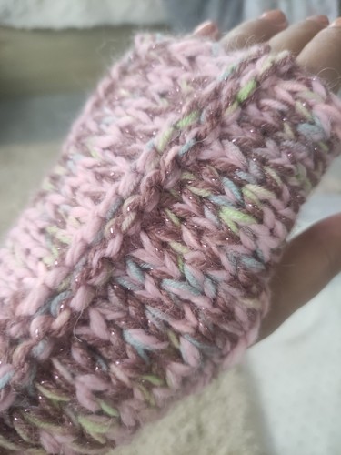 Warm fingerless gloves, wrist warmers, dog walking gloves, driving gloves. - Picture 4 of 6