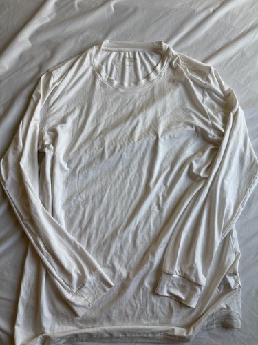 Uniqlo Shirt Men's Medium HeatTech Crew Neck Long Sleeve Pullover Adult M - Picture 3 of 3
