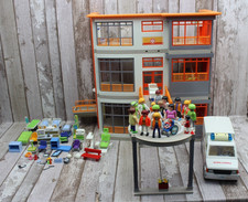 Playmobil 6657 Hospital 3 Floors, Ambulance, Sound & Lights Bundle