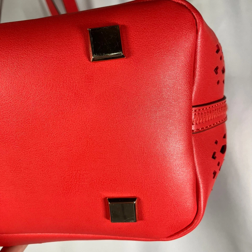 Сумка-тоут Stella & Dot красная лазерная резка перфорированная с подходящим чехлом - Изображение 4 из 4