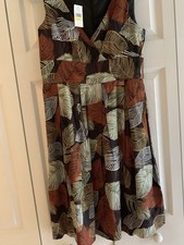 Van Heusen Women's Sleeveless Dress Size 6 V Neck NWT