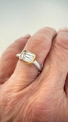 DESIGNER STYLE TWO-TONE EMERALD CUT CLEAR STONE CABLE TWIST RING SIZE 7.5