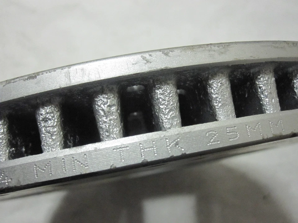 Rotores de freno delanteros perforados y ranurados para Toyota RAV4 Avalon Camry Lexus ES350 Foto 4 de 4