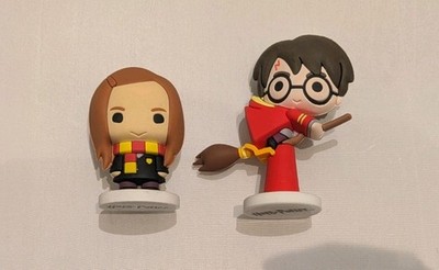 Zwei Harry Potter Figuren (Harry auf Besen & Ginny Weasley) - SD Toys