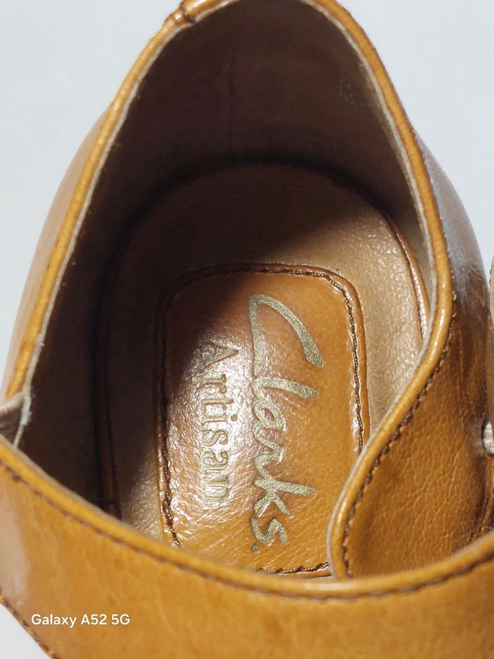 Salto Peep Toe Feminino Clarks Couro Artesanal 6 Tiras de Tornozelo Marrom Mary Jane's  - Imagem 4 de 4