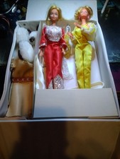 1966/68 THE WORLD OF BARBIE CASE W/2 MATTEL TWIST TURN DOLLS CLOTHES PHILIPPINES