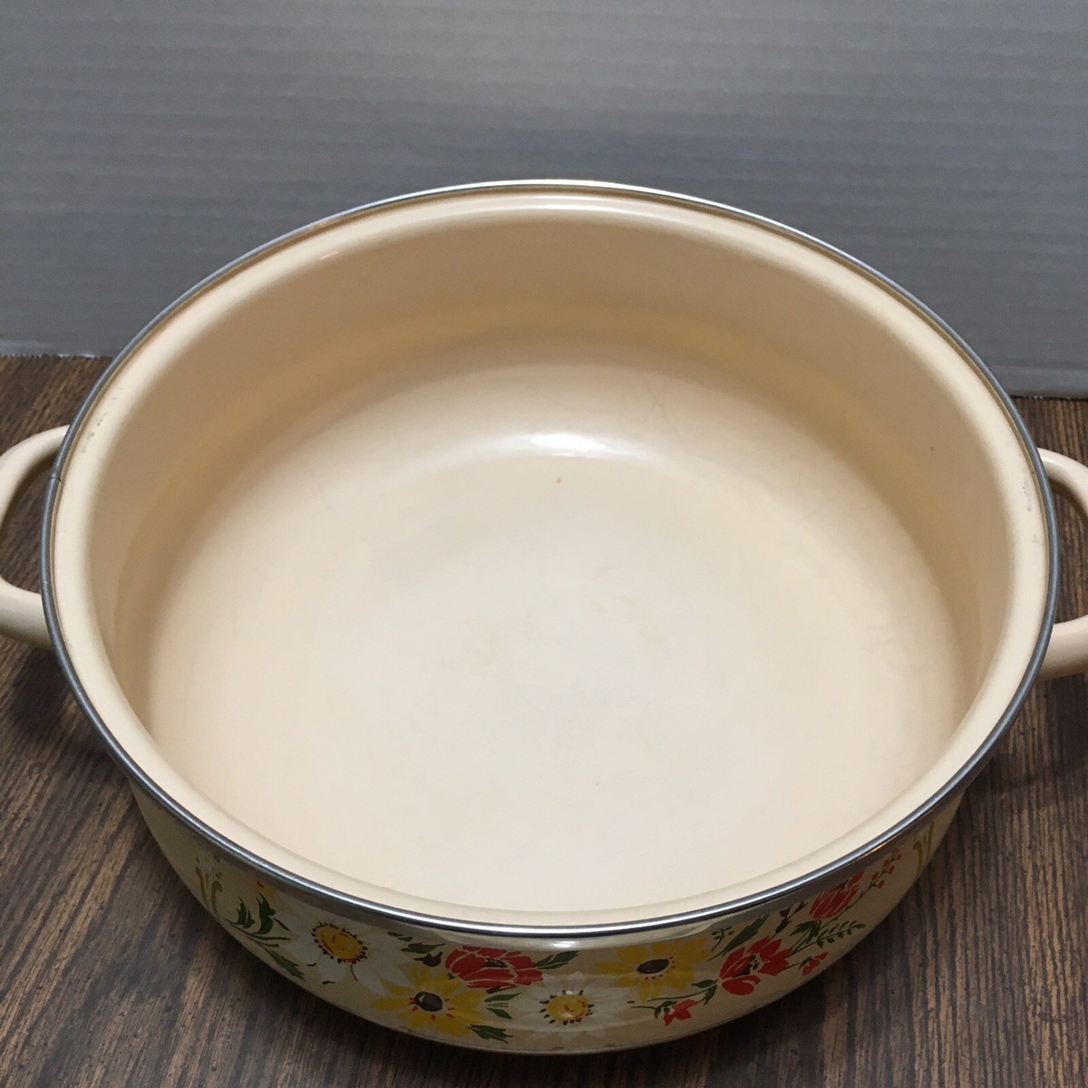 Vintage 70's Floral Flowers Enamelware Pot Pan Lid Retro Vintage 70's Floral Flowers Enamelware Pot Pan Lid Retro