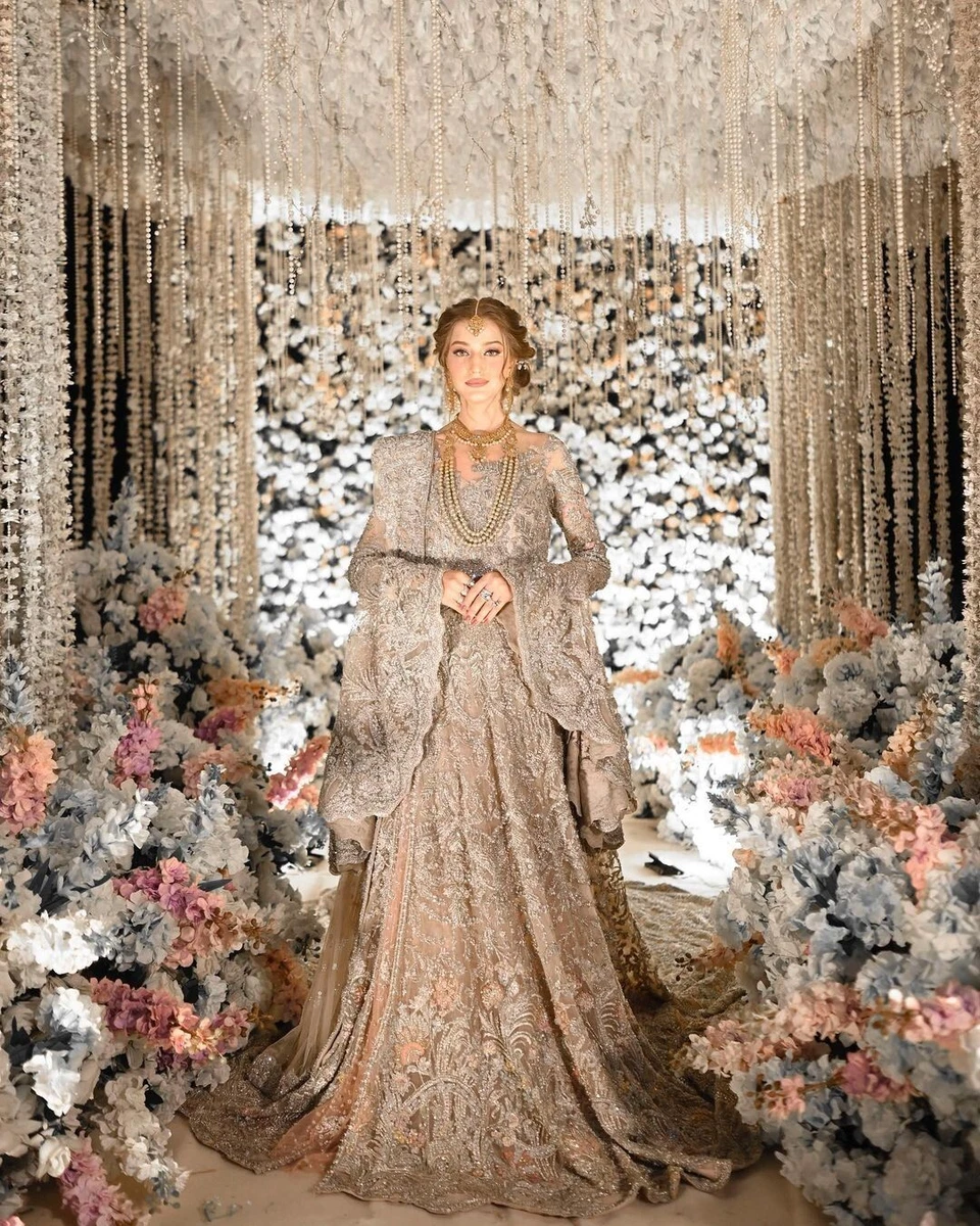 Dresses for hotsell wedding pakistani