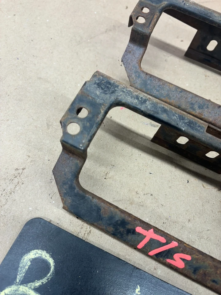 Mercury Comet GT 1971-1975 luces de giro delanteras soporte soporte soportes Foto 2 de 4