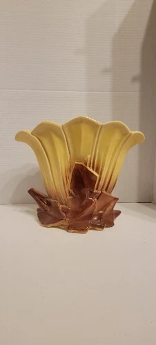 McCoy Art Pottery Yellow TULIP FAN VASE W/ Brown Bottom MCM Vintage