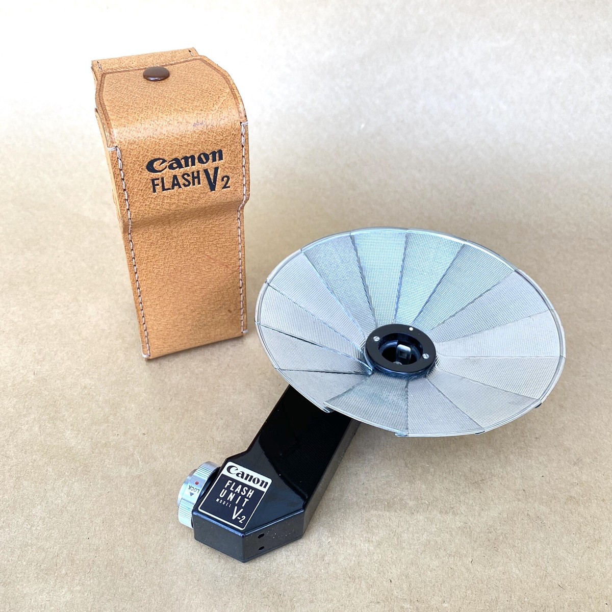 Canon Flash Unit Model V2 Flashbulb Black & Silver W