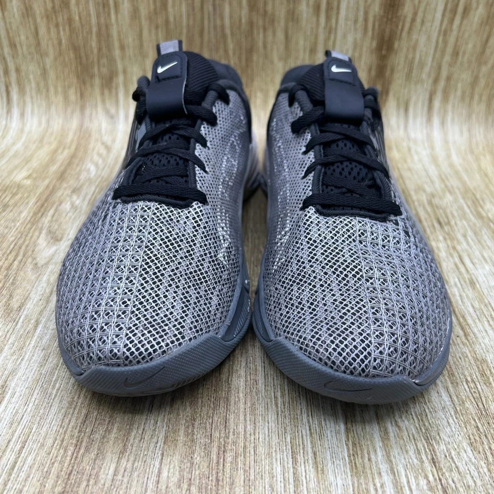 Tênis esportivo Nike Metcon 8 feminino tamanho 7.5 cinza preto DQ4675-001 - Imagem 2 de 4