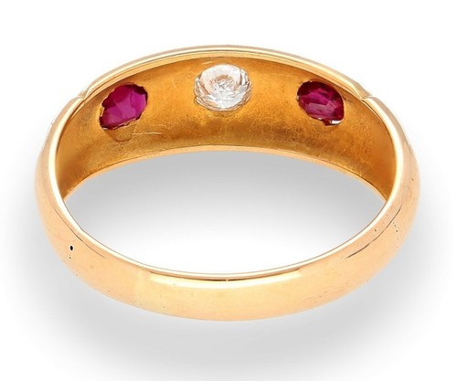 18Carat Yellow Gold Ruby And Diamond Three Stone Ring (Size M) 6mm Widest - Picture 3 of 3