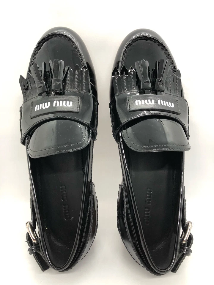 Mocasín plano de charol con borlas Miu Miu nuevo con etiquetas  Foto 2 de 4