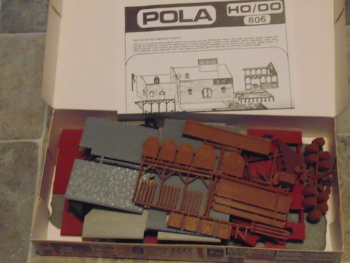 Pola HO Scale F & M Schaefer Brewery Building Kit #806 - Picture 2 of 3