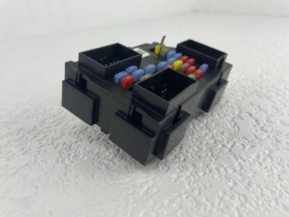 2007 GMC Sierra 1500 Junction Block Assembly OEM#: ZN25789102_01 — 第 3/4 张图片