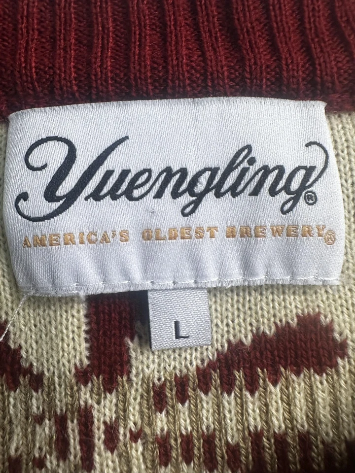 Suéter Yuengling Para Hombres Grande Rojo Crema Verde Extender Un poco de Alegría Cerveza de Navidad Foto 3 de 4