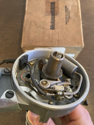 NOS Ford FT 330HD 361 391 Breaker Point Distributor Without Mechanical Governor - Picture 4 of 8