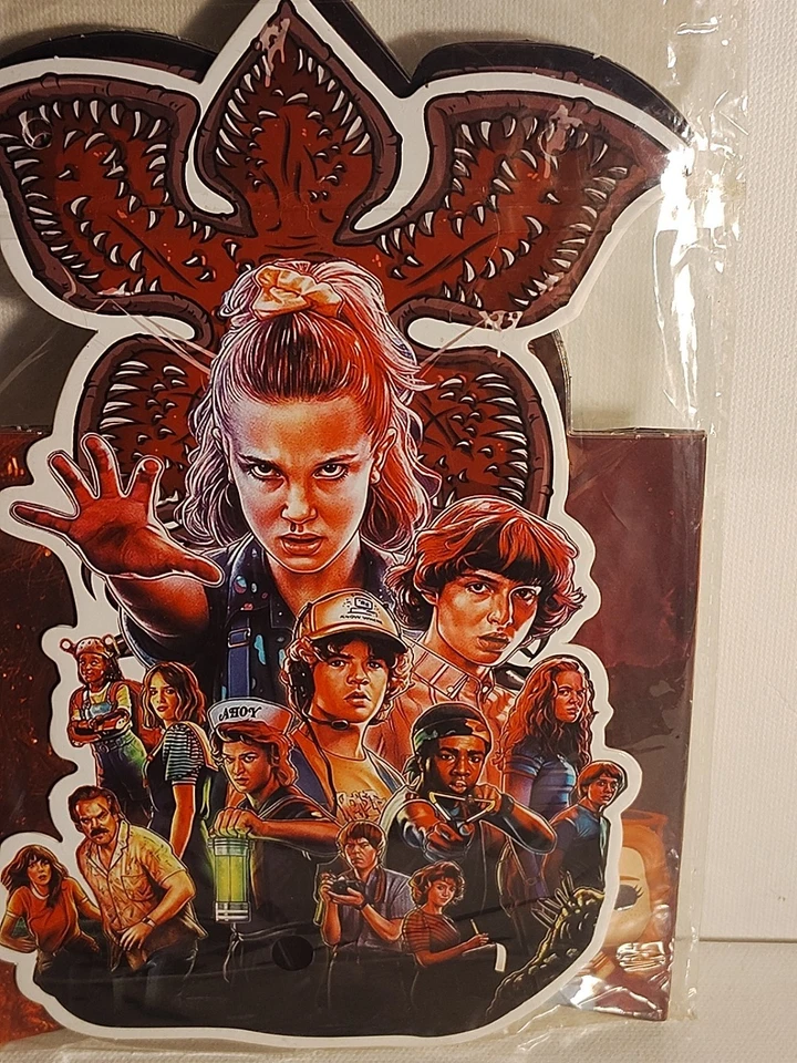 STRANGER THINGS Tema Feliz Cumpleaños Banner Fiesta Colgante Decoración Nuevo Foto 3 de 4
