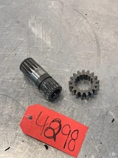 John Deere 4115 Tractor Transmission Gear & Shaft M807830