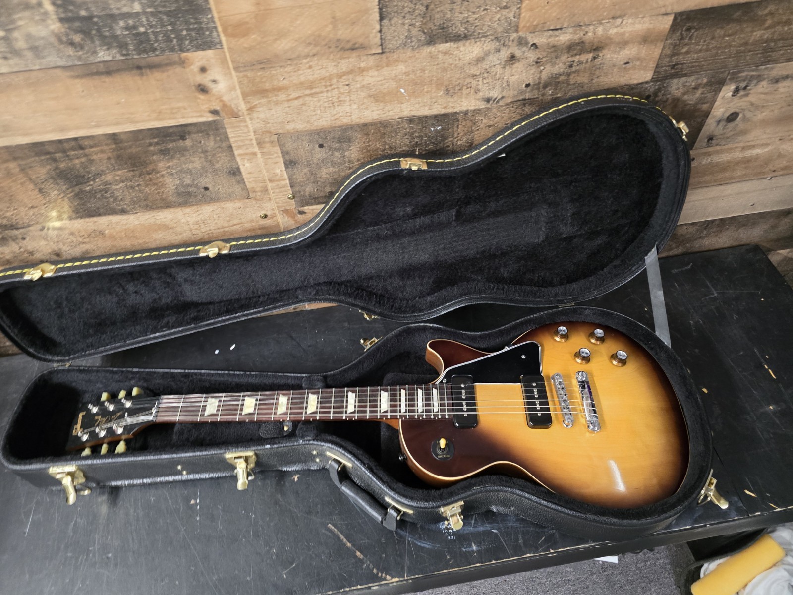 Gibson Les Paul Tribute / Electric Guitar w/  Case made in USA