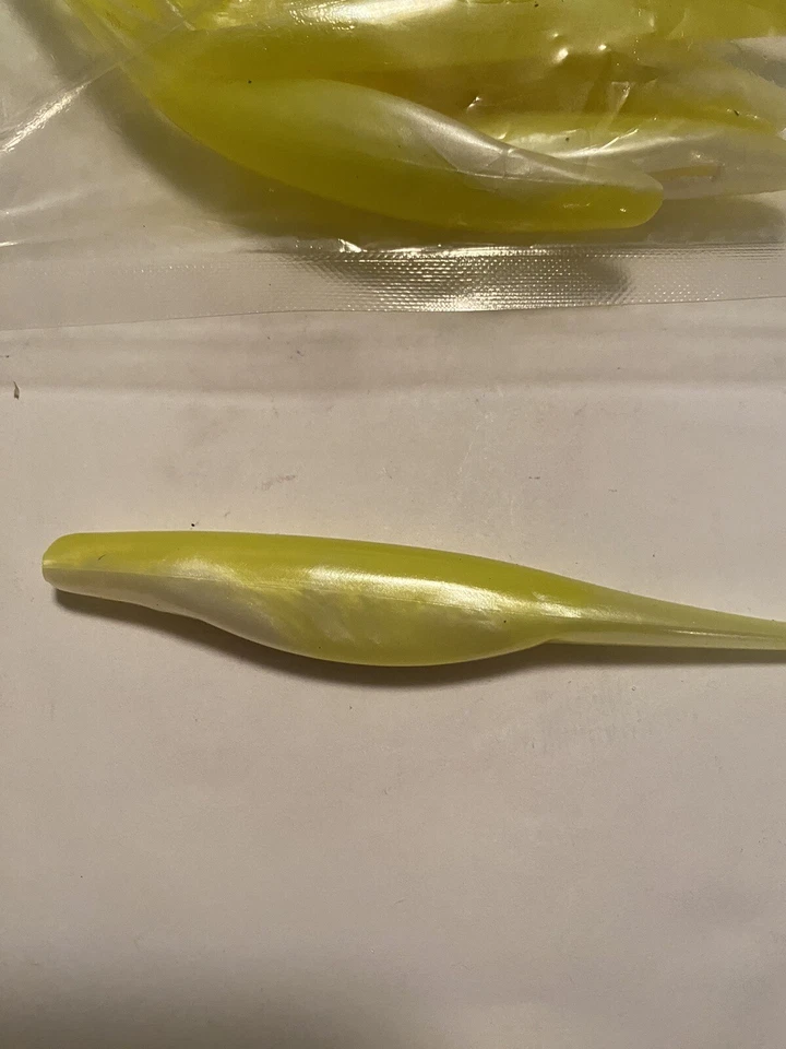 Karina Sizmic Jerk Minnow 9pk Blanco/Gráfico Foto 2 de 3