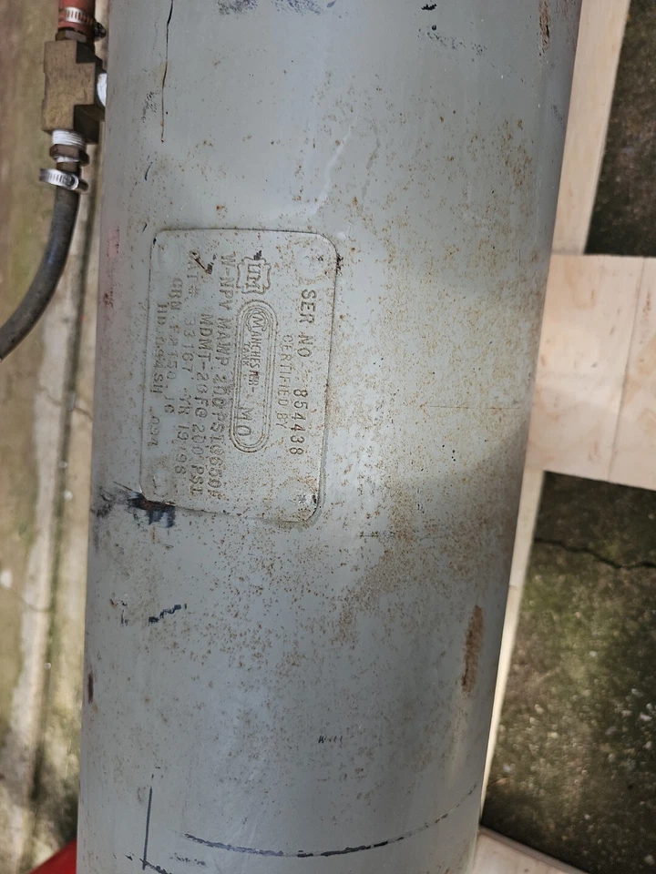 Tanque Manchester SER NO. 854438 MAWP 200psi@650F MDMT-20F @ 200psi GAT # 33167 Foto 2 de 4