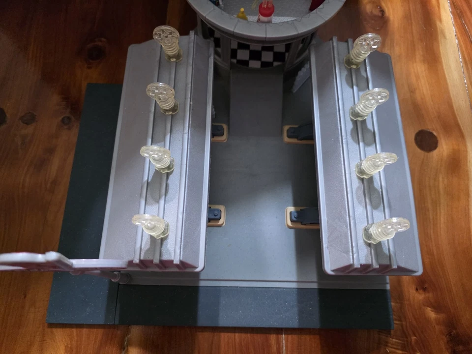 Juego de café Flo's V8 de Disney Pixar Cars Foto 3 de 4