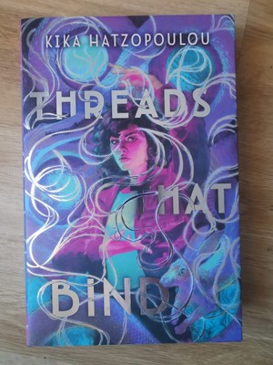 Fairyloot Special Edition - Threads that Bind von Kika Hatzopoulou Signed