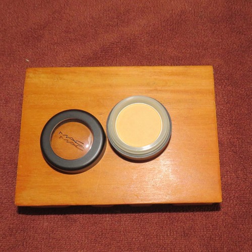 MAC Classic Vintage Fluff Eyeshadow Screw Top! From Earliest Collection Rare DIS - Picture 2 of 3