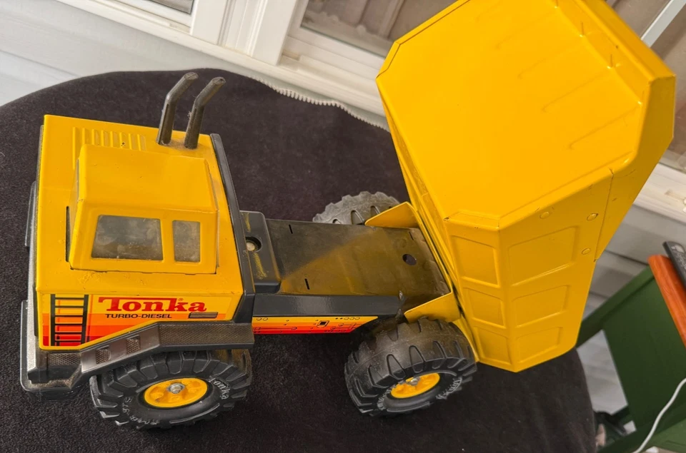TONKA TRUCK TURBO DEISEL POR VOLTA DE 1980 -USADO, MAS NÃO ABUSADO, ALGUNS PONTOS DE FERRUGEM! - Imagem 2 de 4
