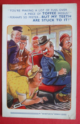 BAMFORTH Comic DAME AUF BUSBODEN SUCHEN SIE NACH TOFFEE FALSCHE ZÄHNE STECKEN DRIN DENTAL