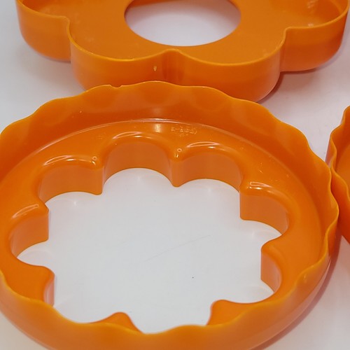 Tagliabiscotti Nidificazione Tupperware Arancione Cuore Stella Fiore Set 5 pz - Foto 7 di 7