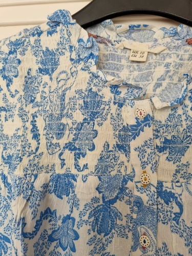 Nuevo Top Blanco Stuff Estampado Mono Detalle Reunido Azul Sin Mangas Talla 6,8,10 - Imagen 2 de 7
