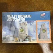 Walthers Cornerstone HO Valley Growers Association Grain Elevator Kit 933-3096