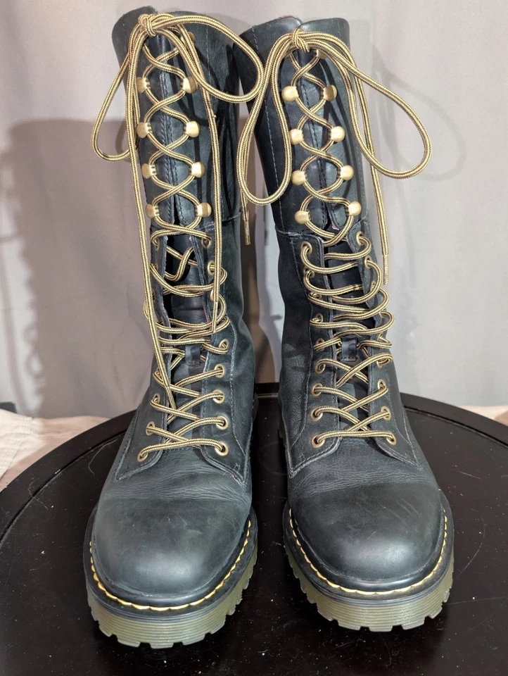 Dr. Martens Aleina 女式 9 码黑色战斗 14 孔花卉折叠高筒靴 — 第 3/4 张图片
